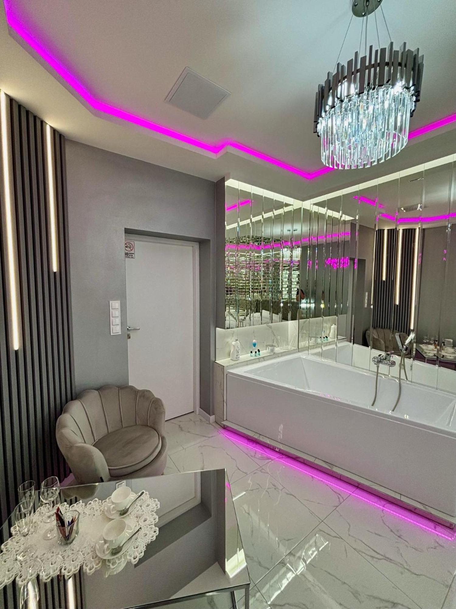 Apartament "Prezydencki Deluxe" Centrum Z Duza Wanna Dla Dwojga Gniezno Zewnętrze zdjęcie