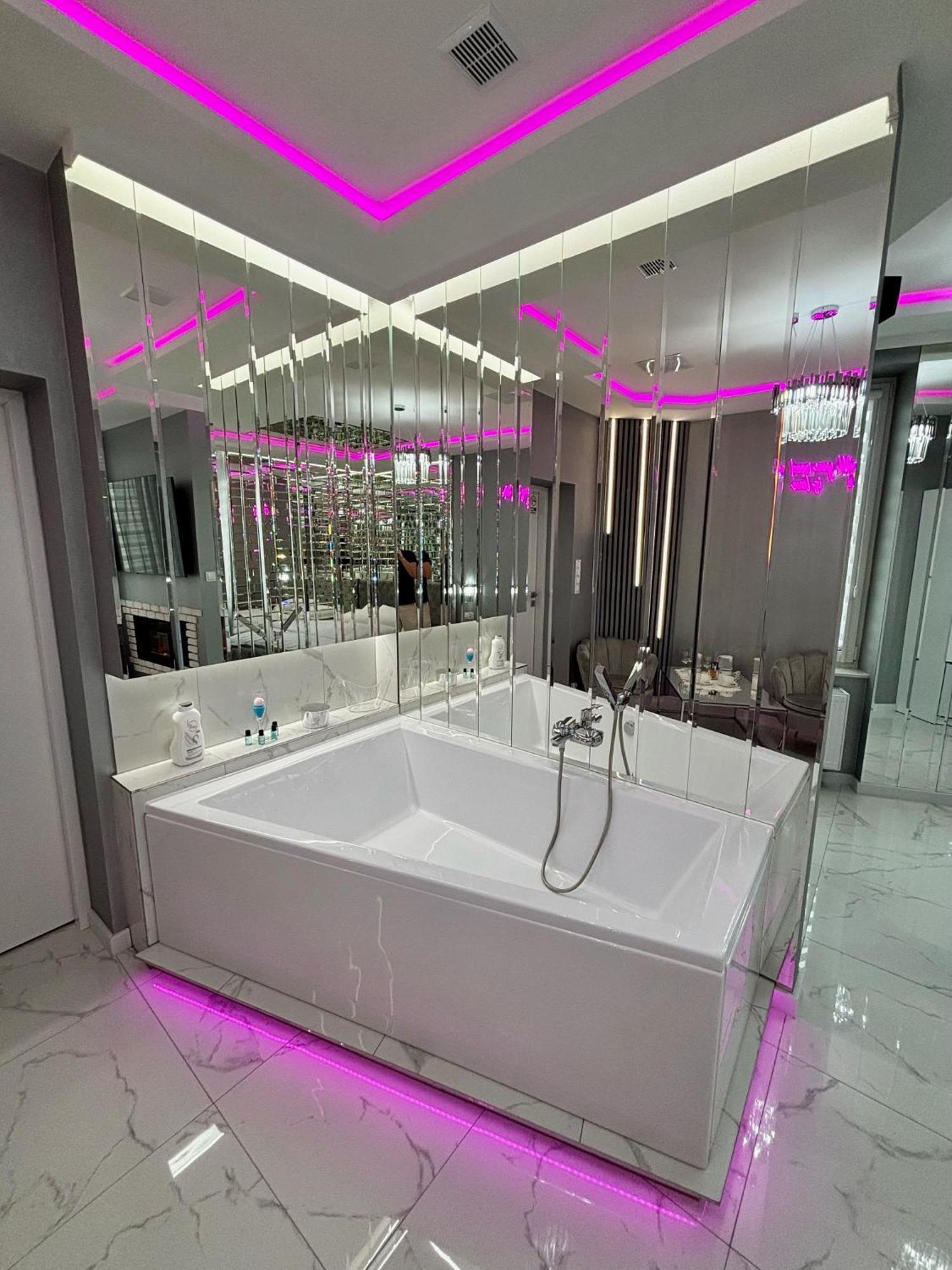 Apartament "Prezydencki Deluxe" Centrum Z Duza Wanna Dla Dwojga Gniezno Zewnętrze zdjęcie